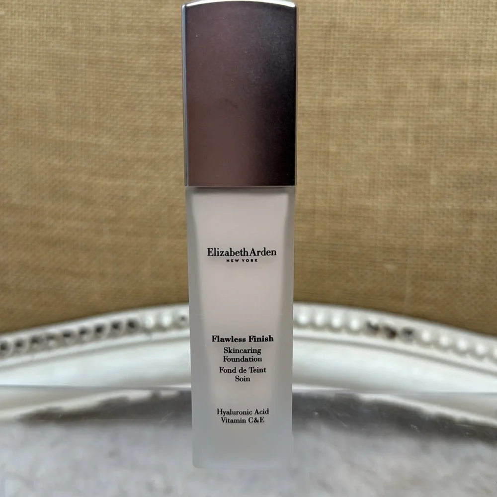 Elizabeth Arden | FLAWLESS FINISH SKINCARING, Shade 100C, NIB